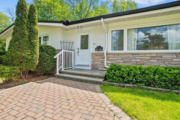 Property Photo:  45 Larkspur Drive  ON K2H 6K8 