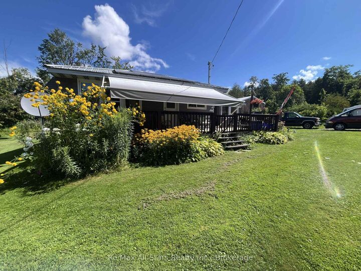 Property Photo:  2 Alexander Avenue  ON K0M 1L0 