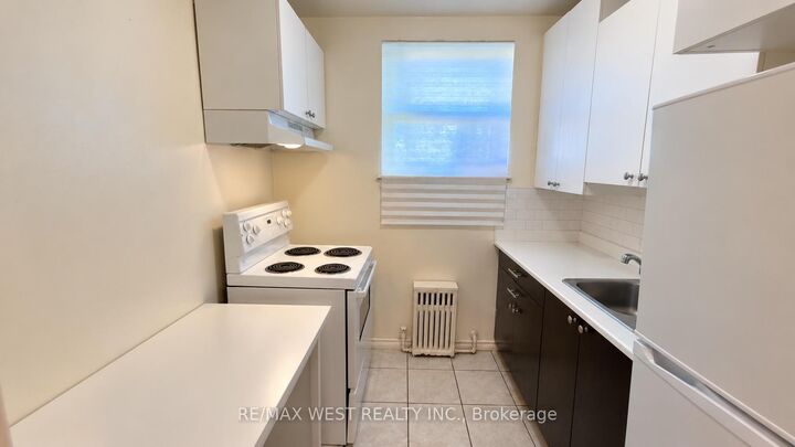 Property Photo:  10 Crown Hill Place 29  ON M8Y 4C6 