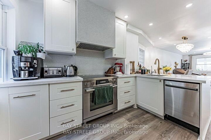 Property Photo:  397 Kingston Road  ON M4L 1V1 