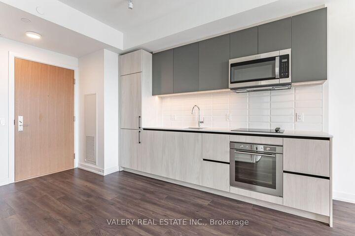 Property Photo:  150 Logan Avenue 631  ON M4M 0E4 