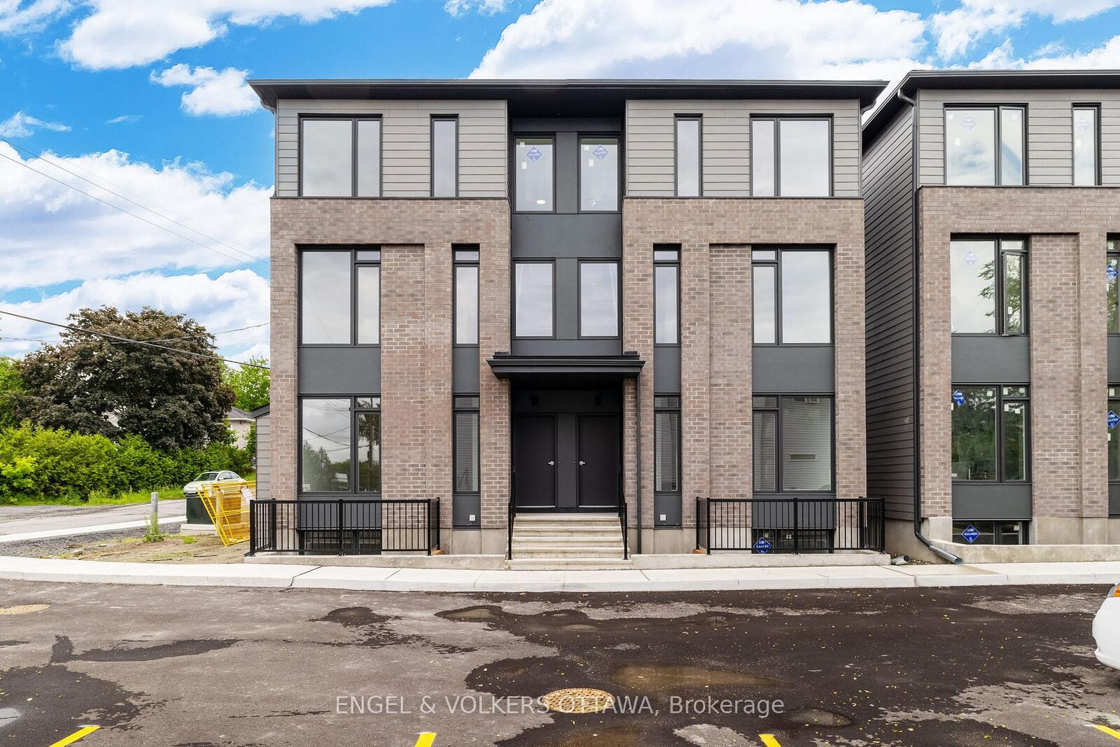 Property Photo:  1260 Marenger Street F  ON K1C 1S2 