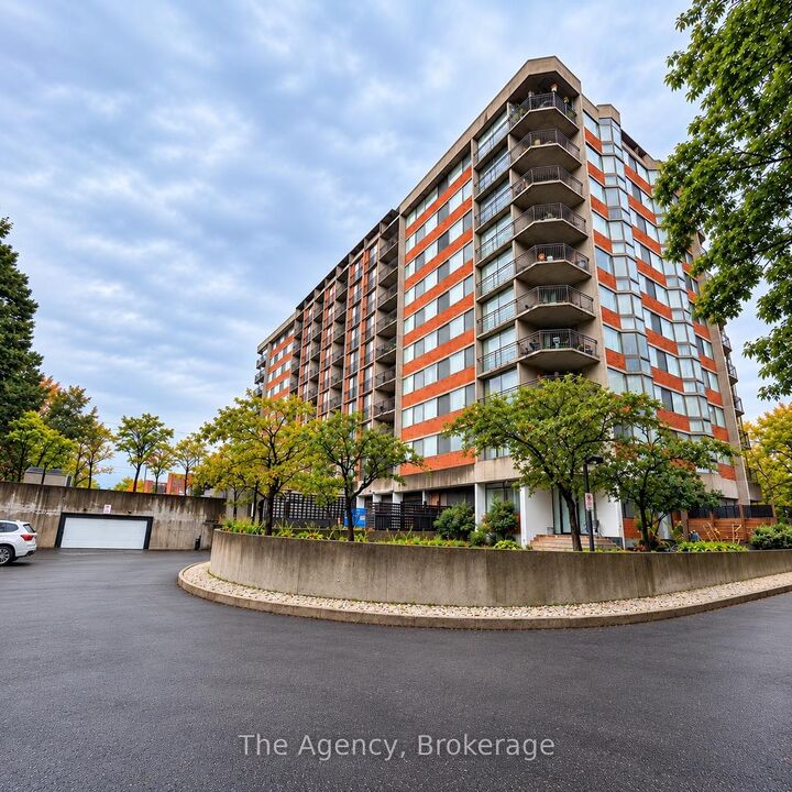 Property Photo: 2200 Sherobee Road Boo2 ON L5A 3Y3