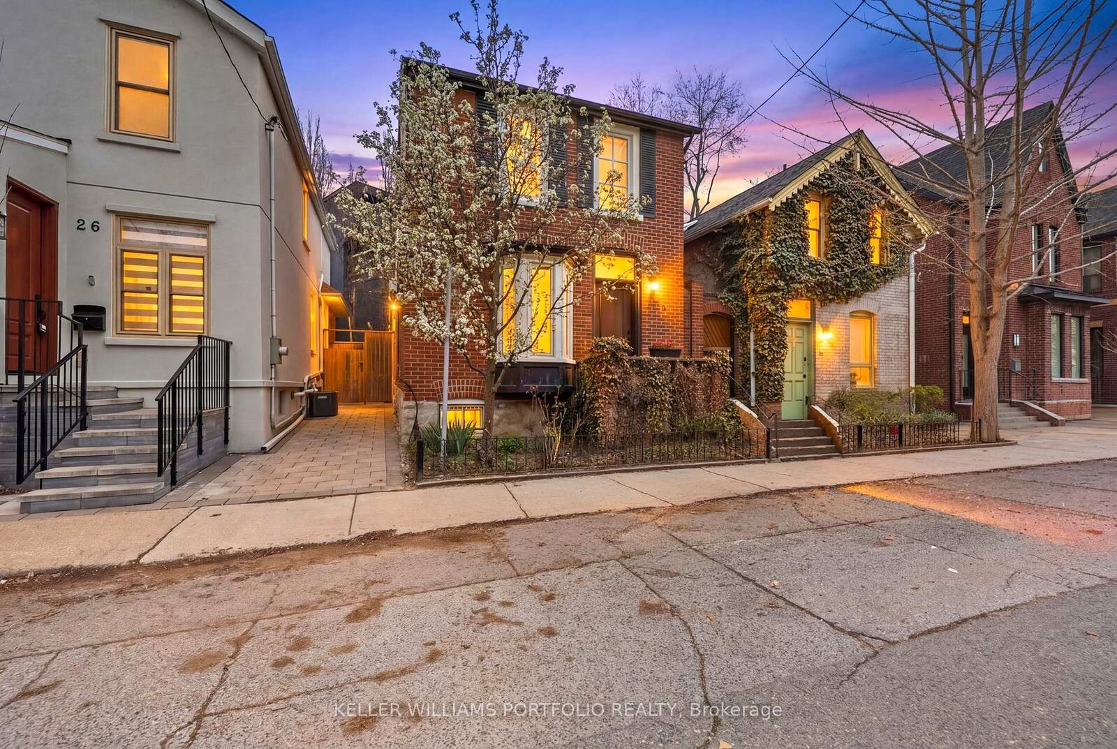 Property Photo:  24 Bishop Street  ON M5R 1N2 