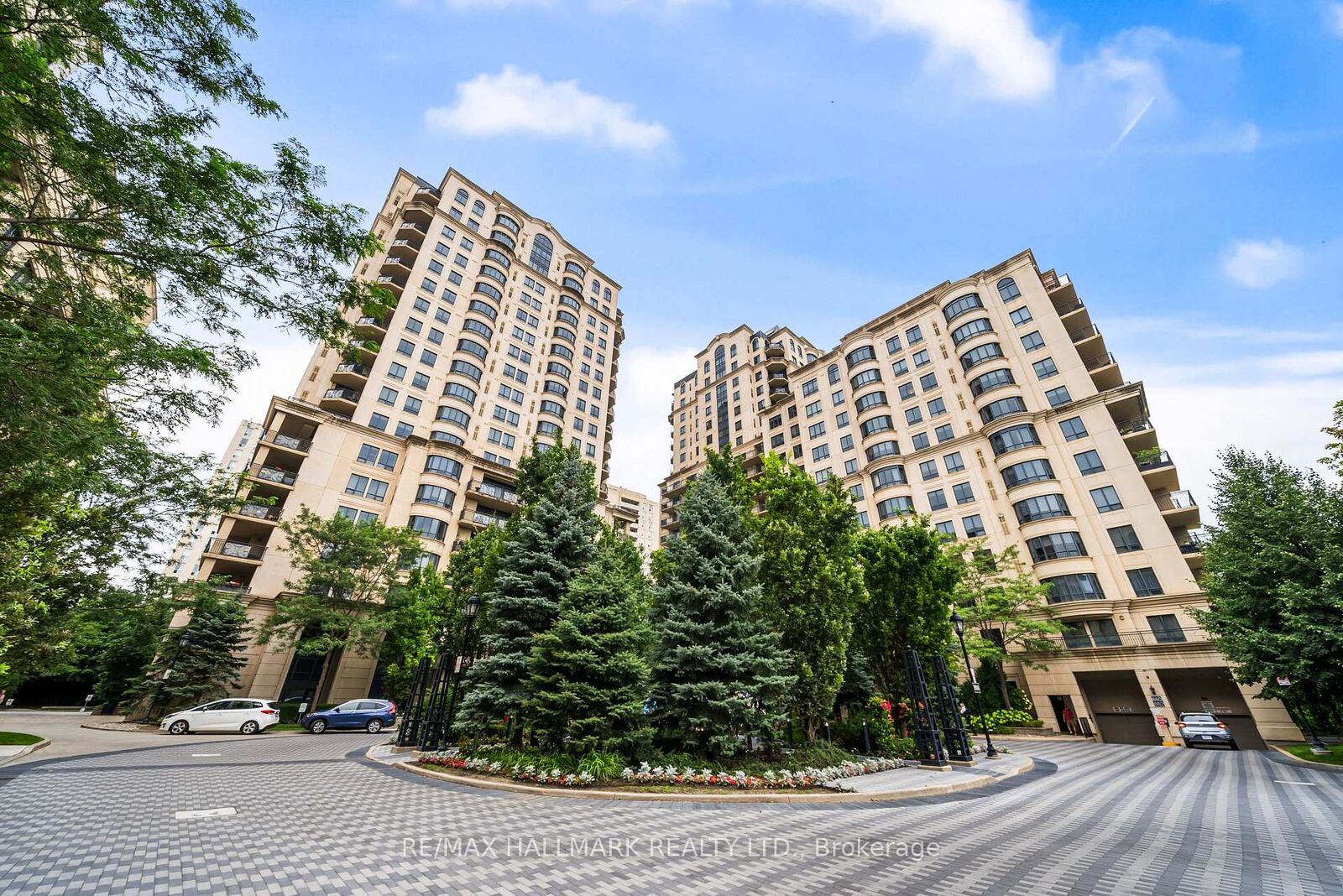 Property Photo: 662 Sheppard Avenue E 807C ON M2K 3E6