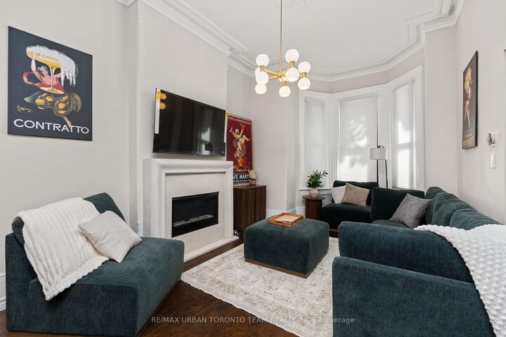 Property Photo:  18 Draper Street  ON M5V 2M4 