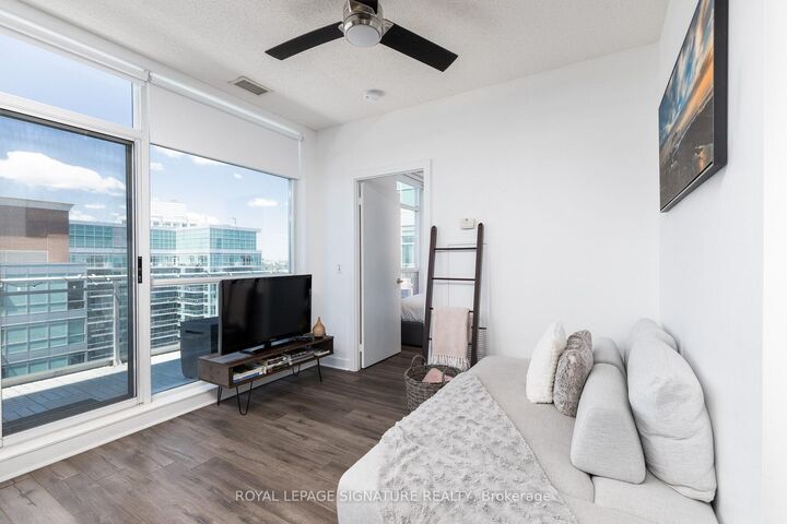 Property Photo:  80 Western Battery Road Uph11  ON M6K 3S1 