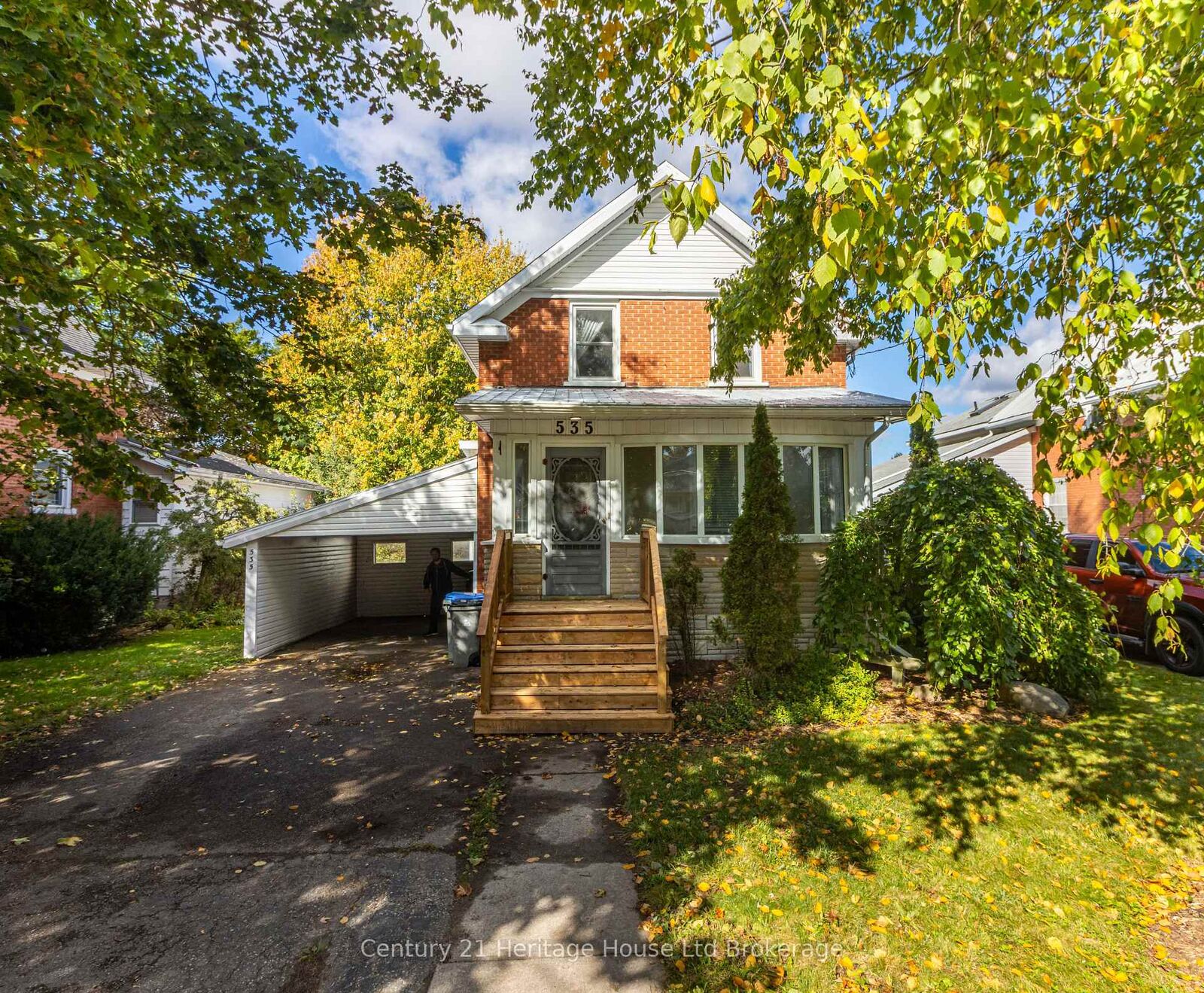 Property Photo:  535 Richileau Avenue S  ON N4W 1Z2 