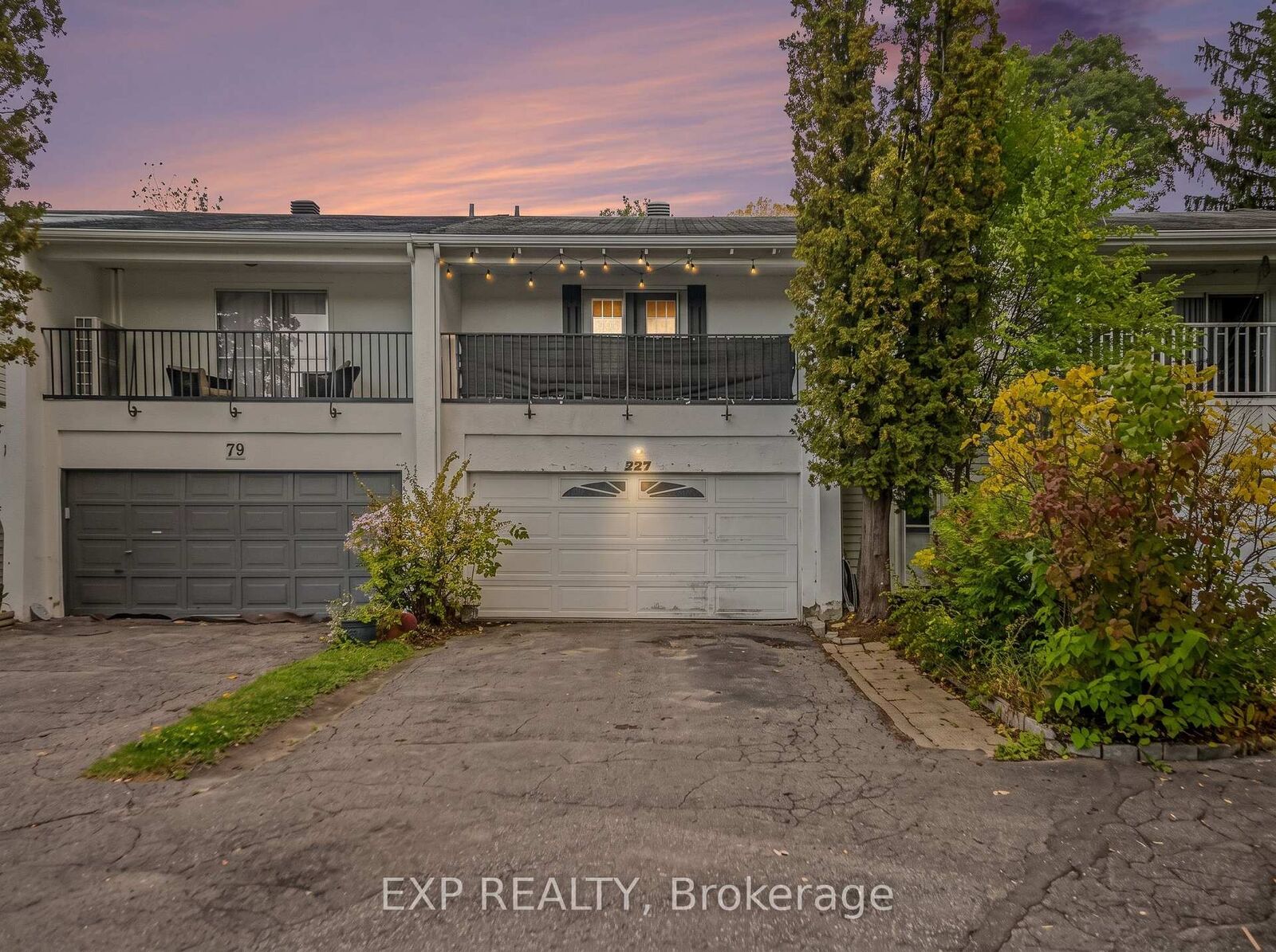 Property Photo:  77 Grady Crescent  ON K2H 5S2 