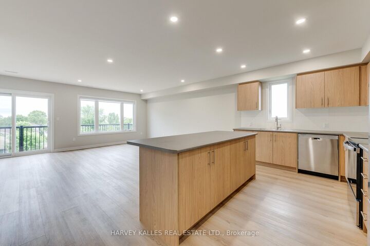 Property Photo:  165 Spalding Road 3rd Floor  ON M3K 1K3 