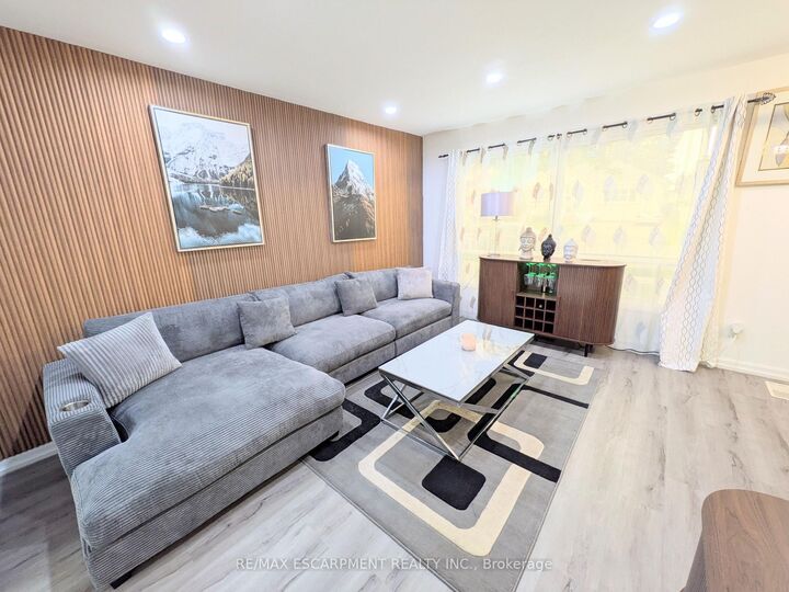 Property Photo:  22 Riverdale Drive 1  ON L8E 1J8 