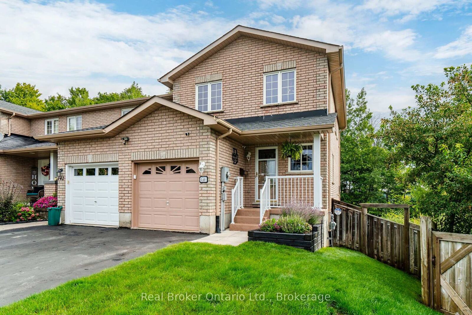 Property Photo: 140 Southwinds Crescent ON L4R 0A3