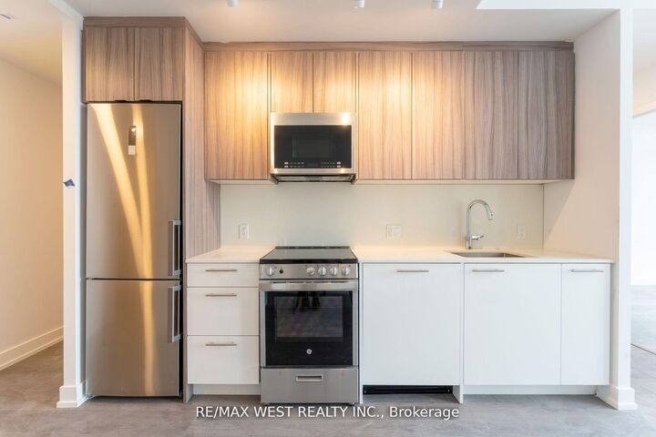 Property Photo:  215 Veterans Drive 307  ON L7A 0B6 