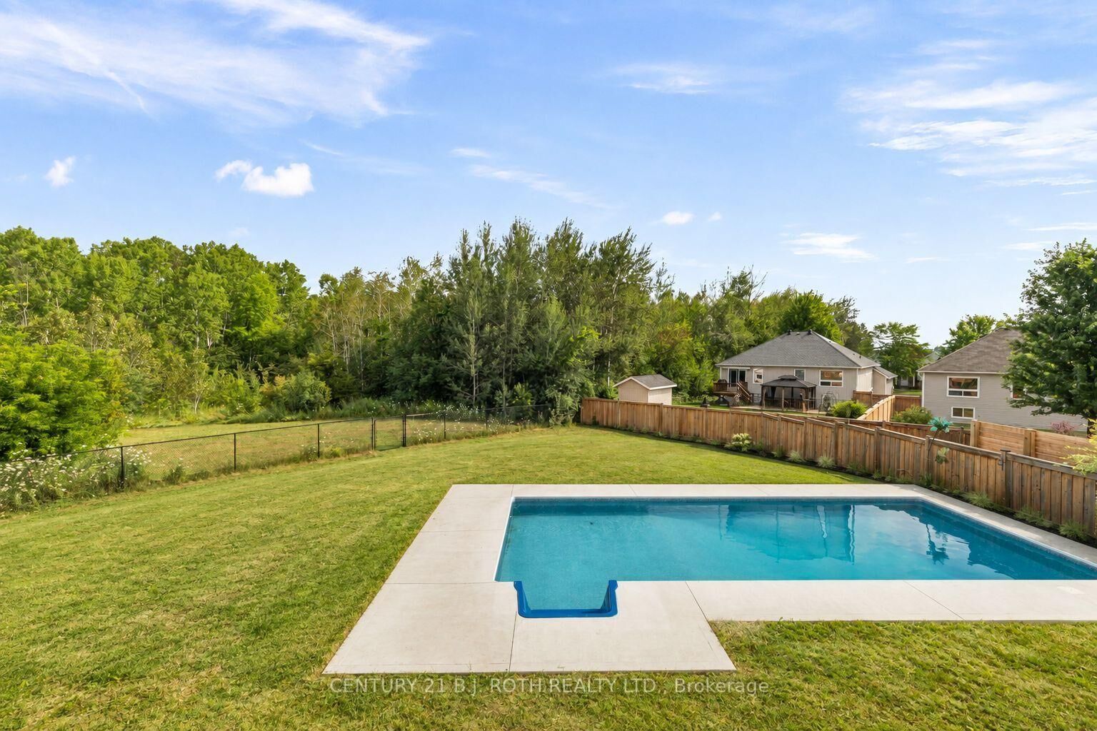 Property Photo:  211 Roy Drive  ON L0M 1S0 