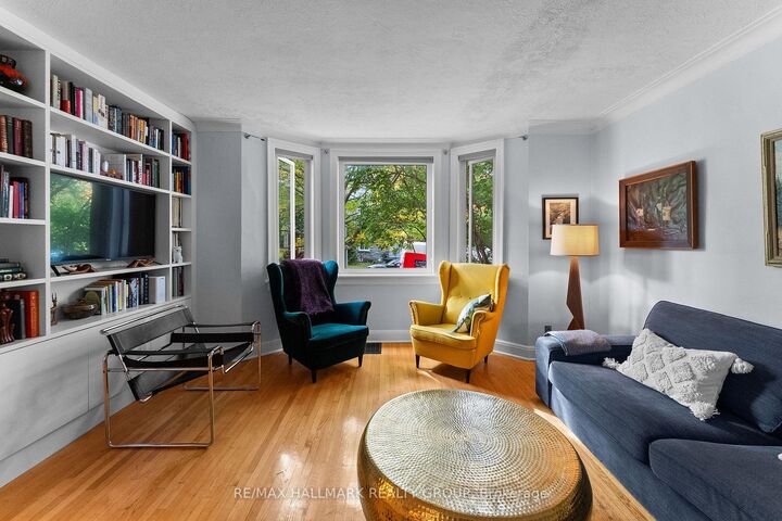 Property Photo:  425 Chapel Street  ON K1N 7Z7 