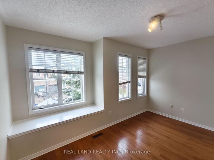 Property Photo:  68 Waterton Crescent  ON L4B 4L2 