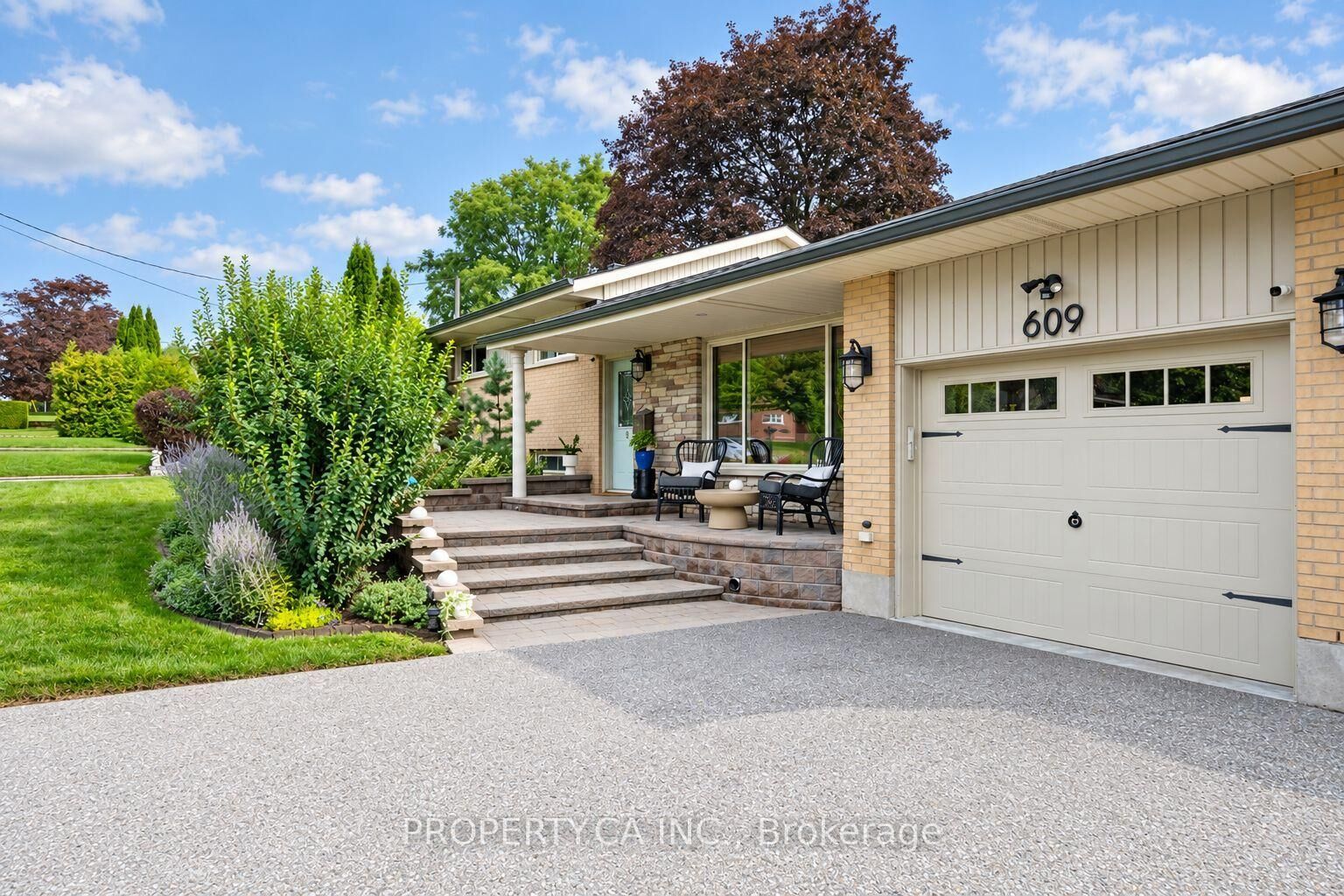 Property Photo:  609 Annapolis Avenue  ON L1J 2Y9 