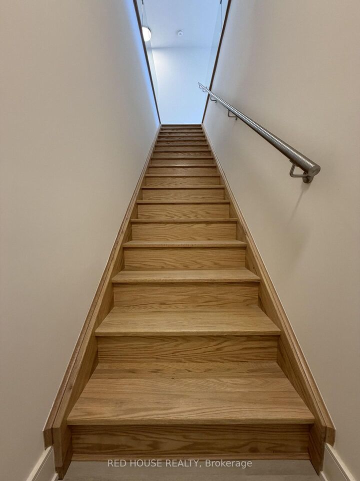 Property Photo:  252 Ellis Avenue  ON L2P 0G9 