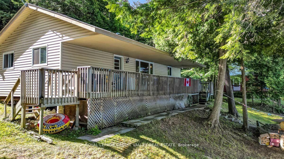 Property Photo: 292 Caroline Court ON K0L 1C0