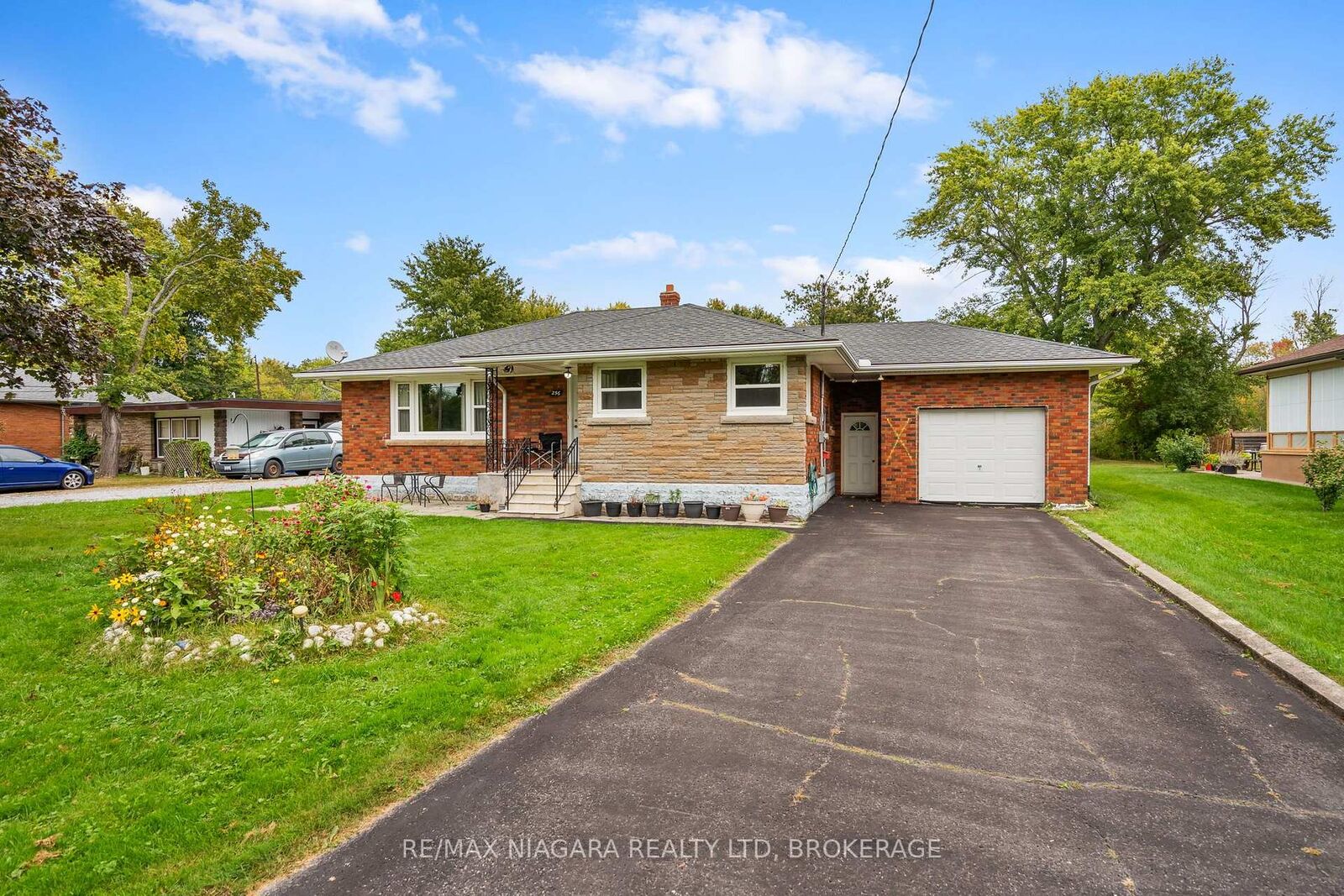 Property Photo:  256 Kingsway Street  ON L3B 3N9 