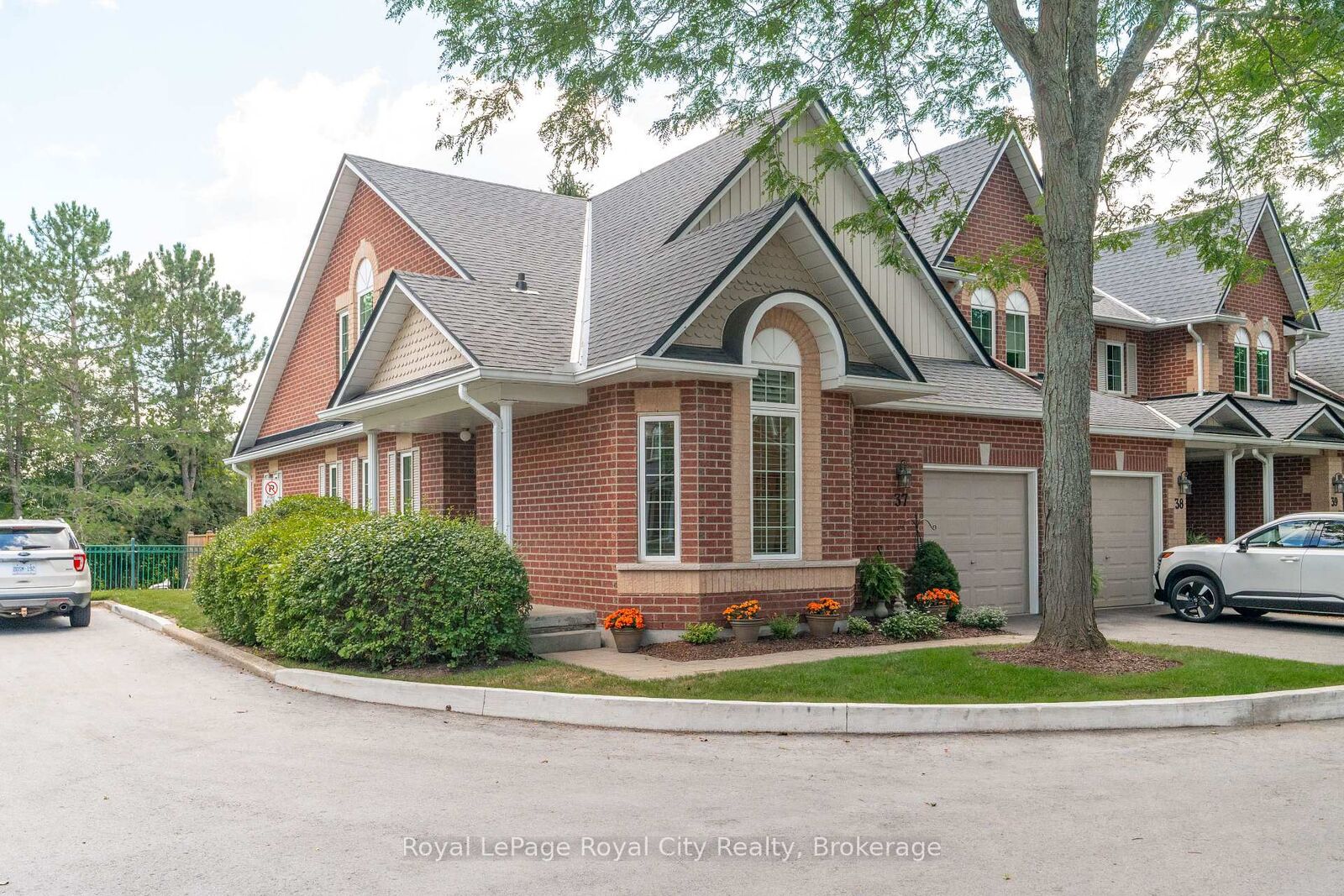 Property Photo:  60 Ptarmigan Drive 37  ON N1C 1E5 