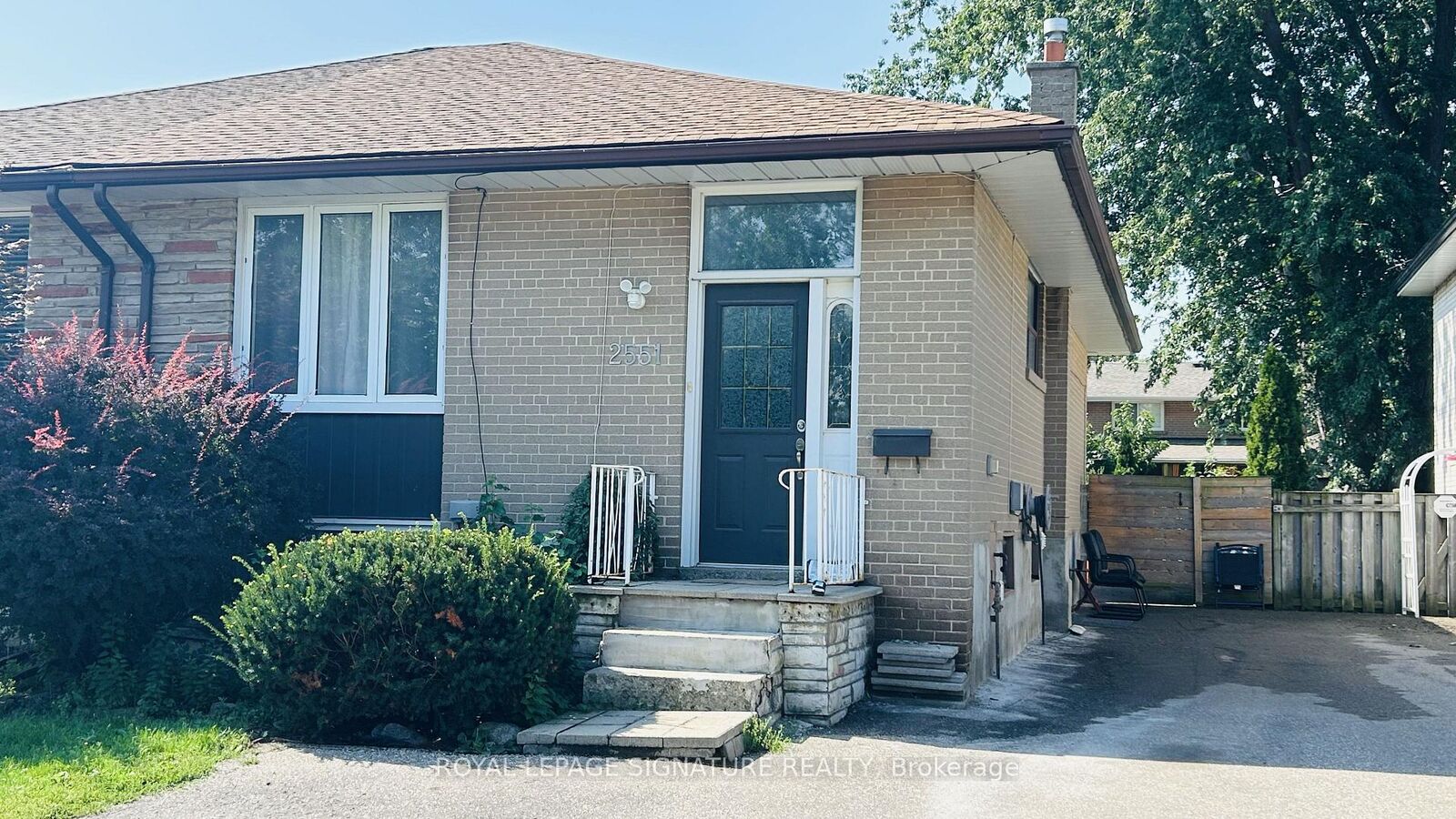 Property Photo:  2551 Padstow Crescent Upper  ON L5J 2G2 