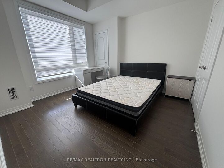 Property Photo:  90 Robert Eaton Avenue  ON L3S 0G2 