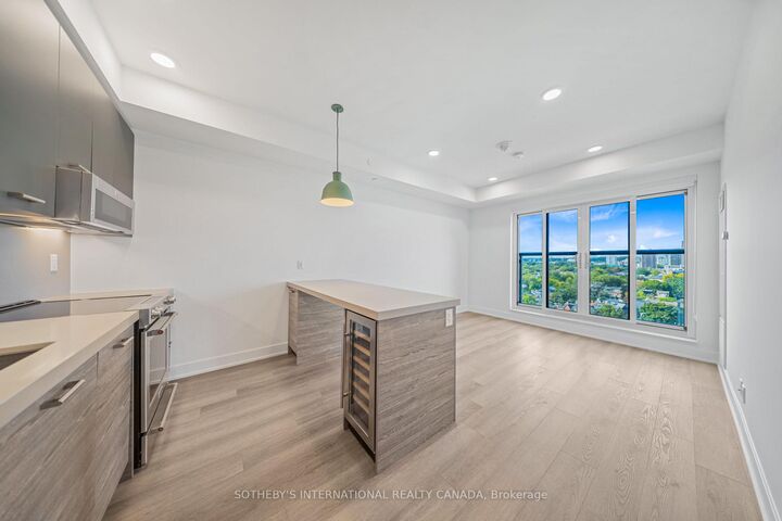 Property Photo:  484 Spadina Avenue 705  ON M5S 0E4 