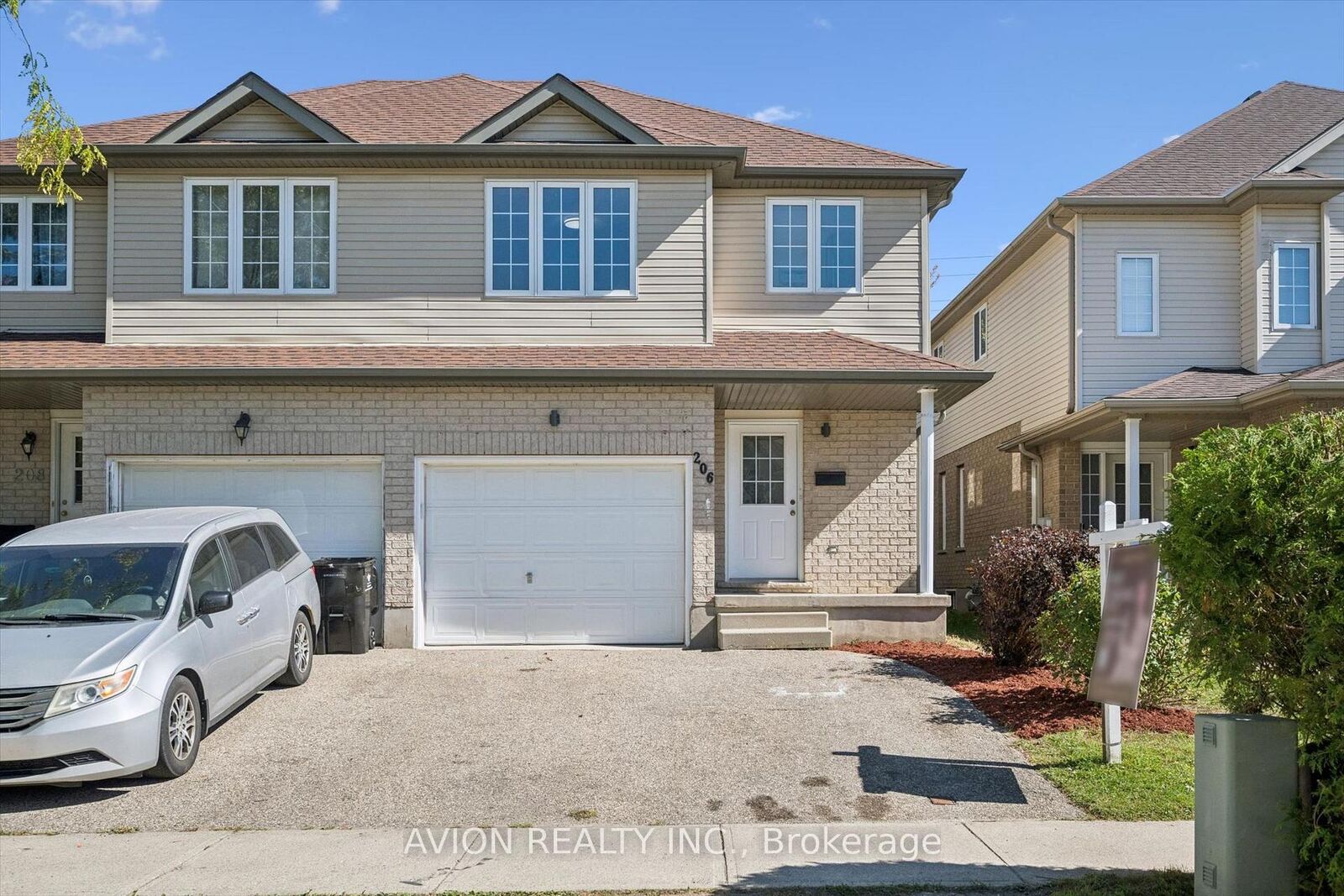 Property Photo: 206 Buttercup Court ON N2V 2W8