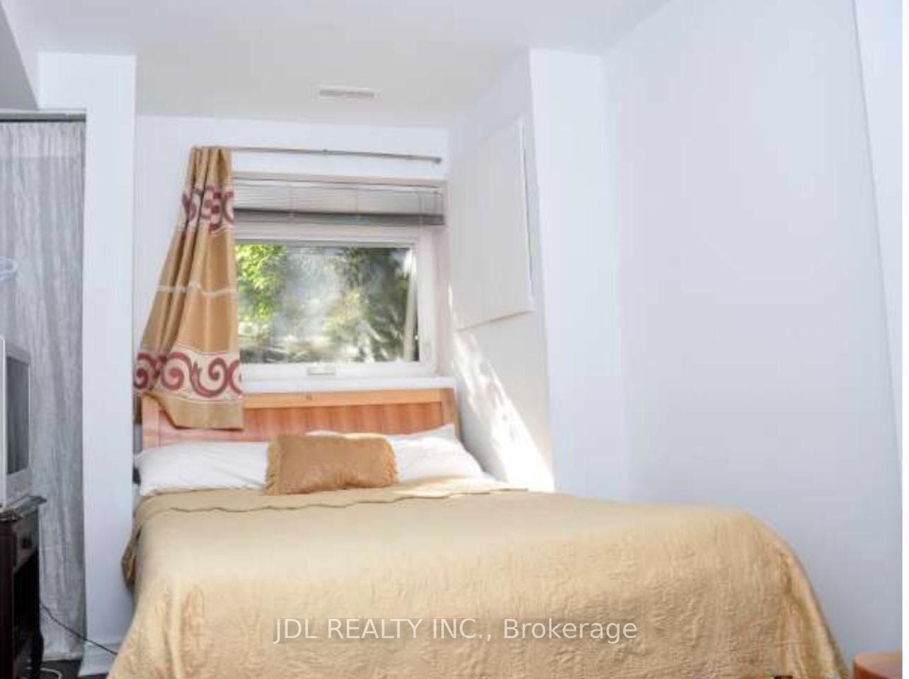 Property Photo: 3 Pembroke St Street Master Bedroom A Main ON M5A 2N6