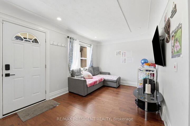 Property Photo:  43 Adair Avenue N  ON L8H 6A5 