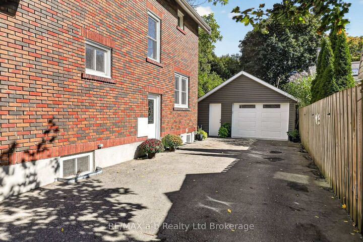 Property Photo:  162 Graham Street  ON N4S 6K1 