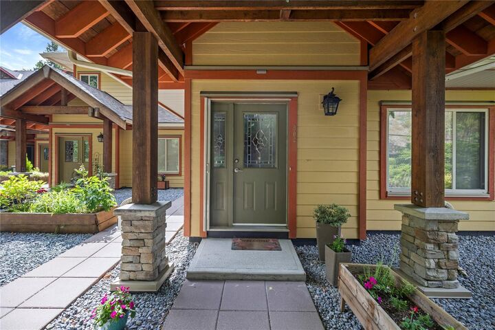 Property Photo: 1244 4th Ave #302 BC V9G 0A6