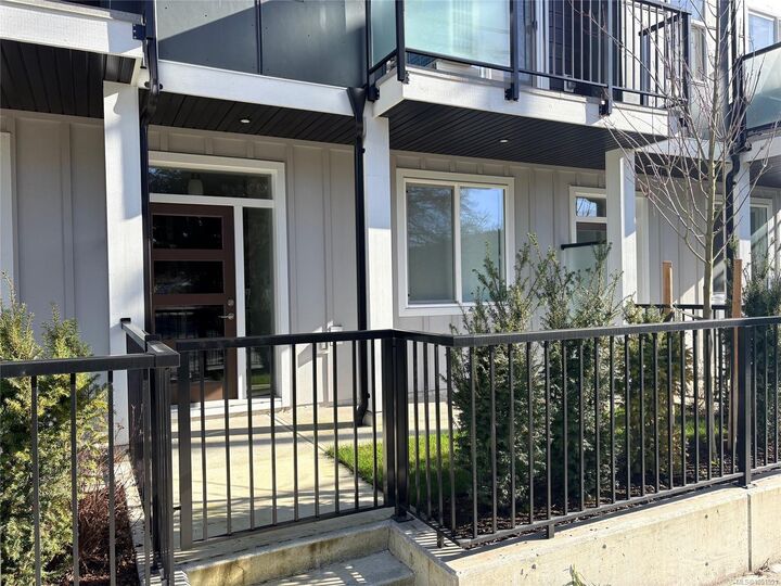 Property Photo:  1206 Arcadiawood Crt  BC V9C 0V5 