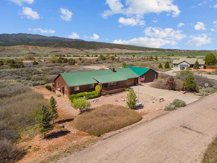 Property Photo:  921 W Chuwi Path  UT 84742 