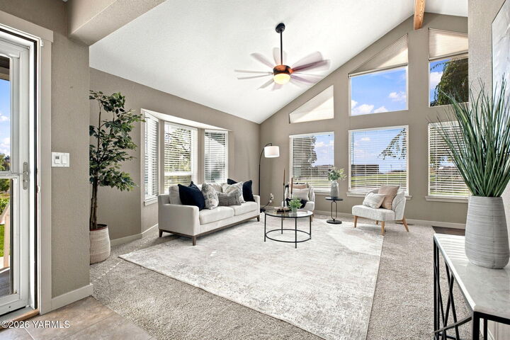 Property Photo: 20 Amanda Ln WA 98942