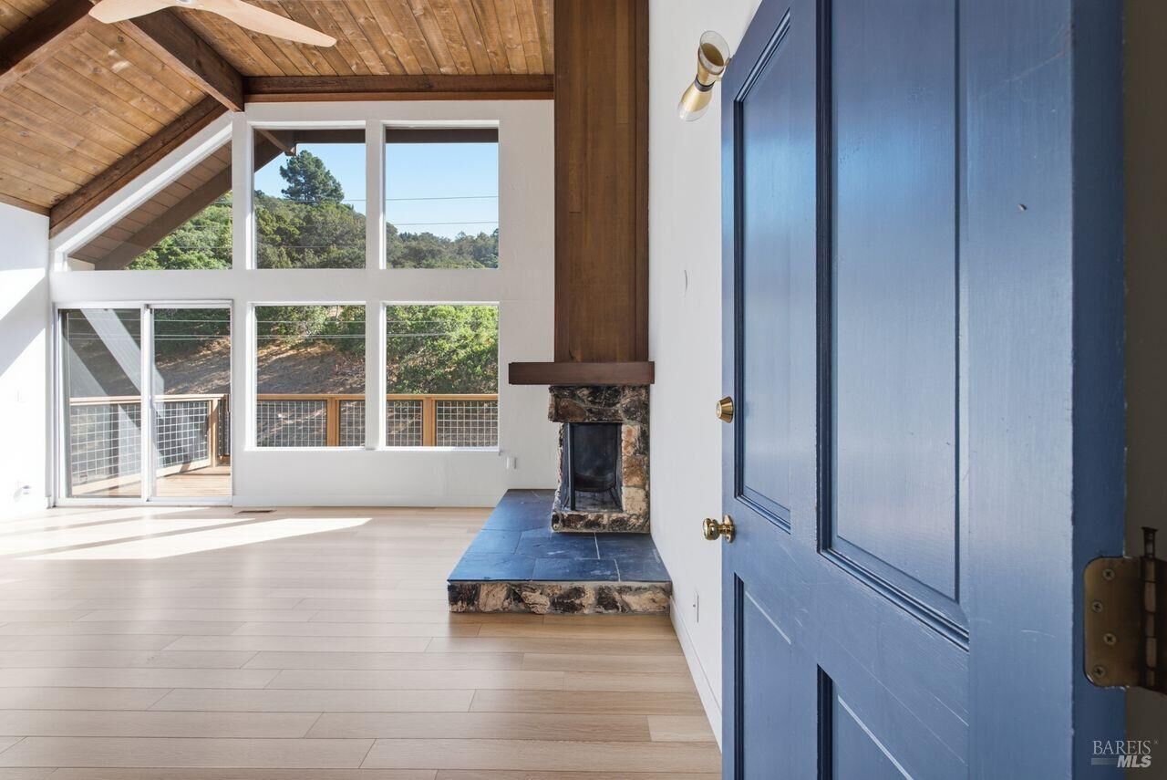 Property Photo:  105 107 Elizabeth Way  CA 94901 