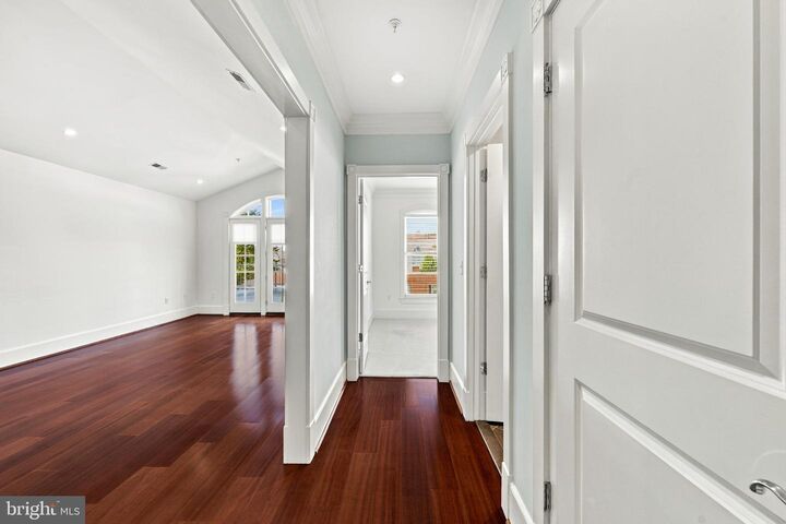 Property Photo:  910 Powhatan Street 306N  VA 22314 