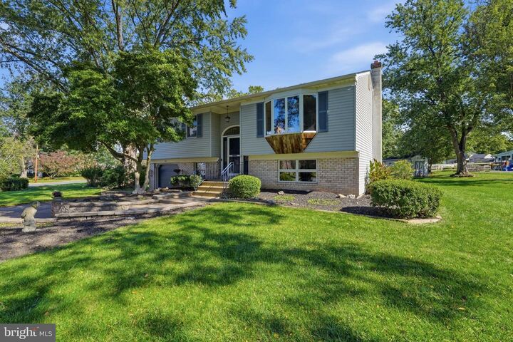 Property Photo:  82 Pawnee Road  PA 18901 