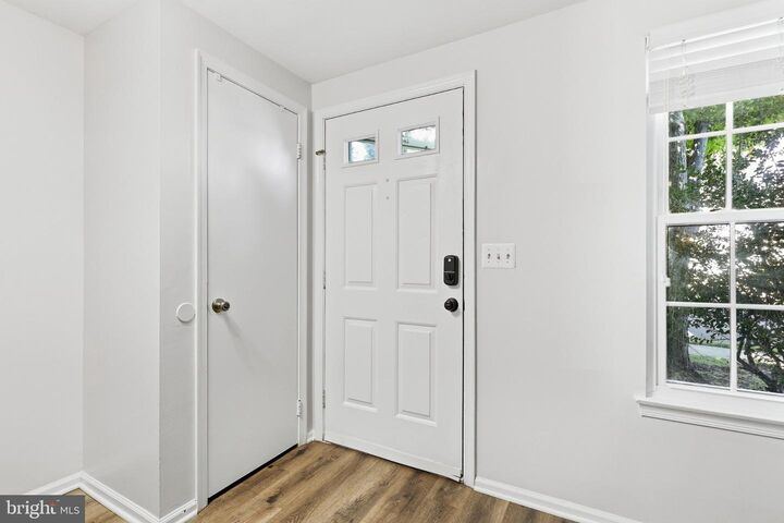 Property Photo:  33 Alden Court  VA 20165 