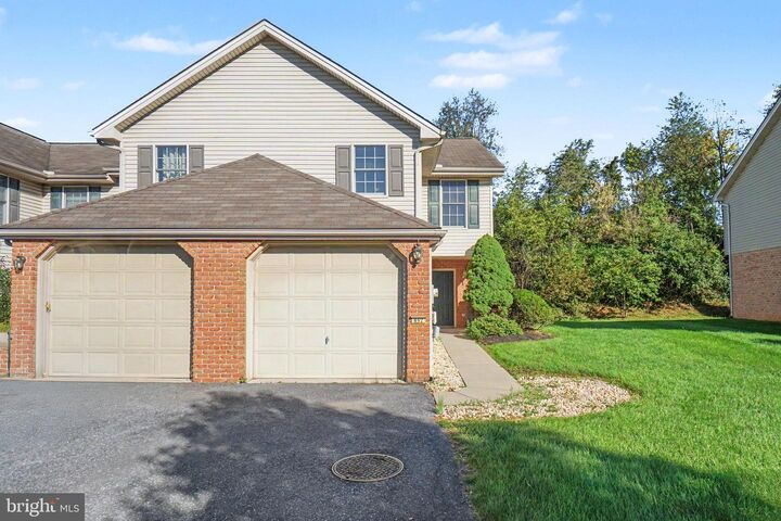 Property Photo:  892 Woodridge Drive  PA 17057 