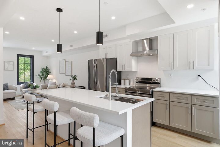 Property Photo: 1024 Spring Road NW DC 20010