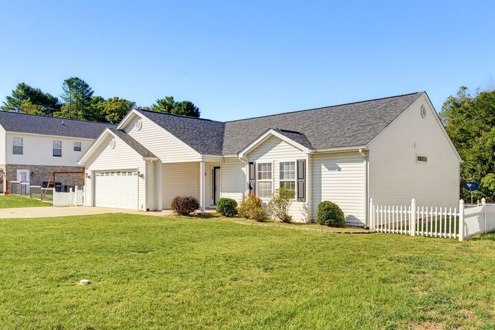Property Photo: 714 Ritchie Blvd VA 24401