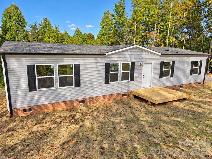 Property Photo:  2308 Dobbin Court  NC 28168 