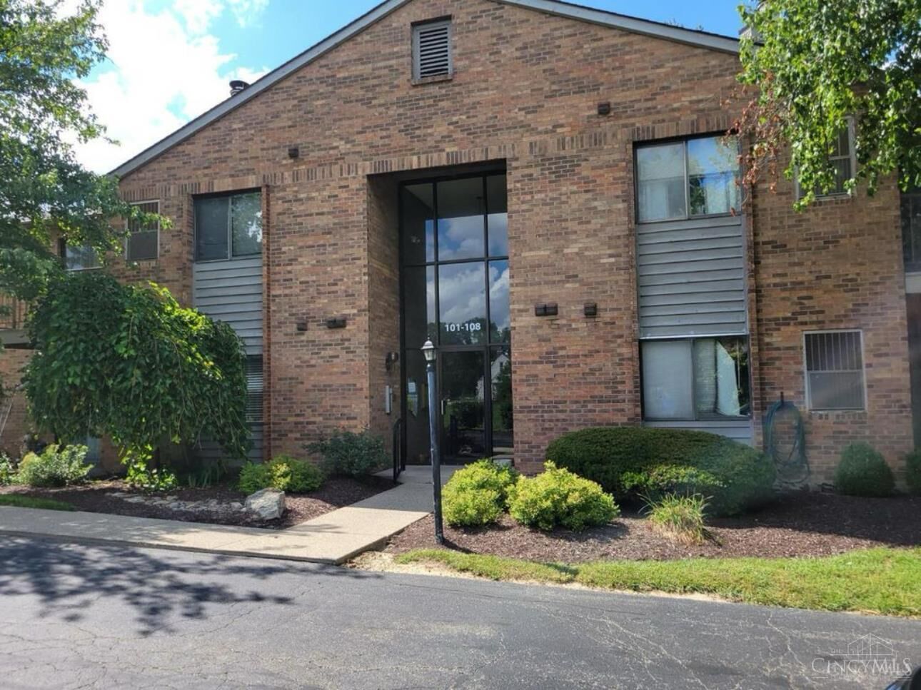 Property Photo:  1544 W Galbraith Road  OH 45231 