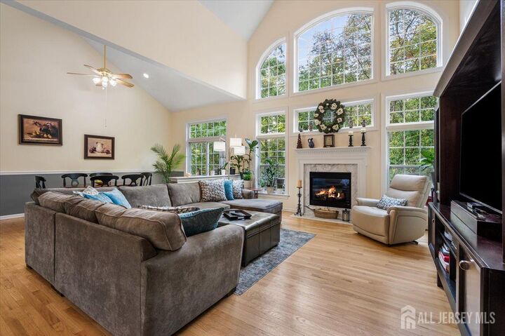 Property Photo:  11 Vanderbilt Court  NJ 08857 