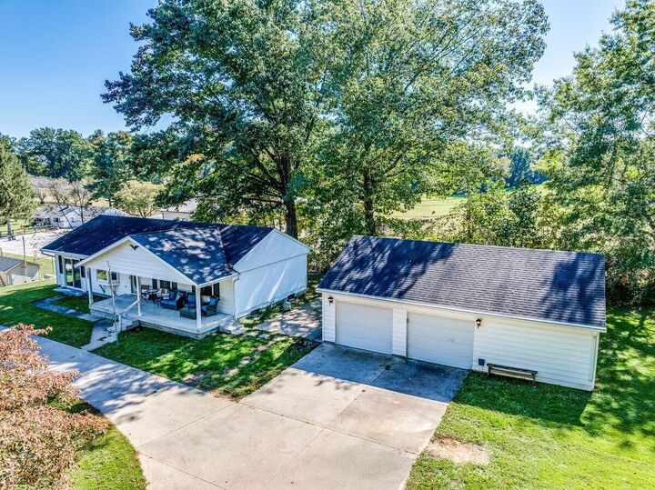 Property Photo: 695 Deeds SE Terrace OH 43130