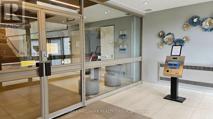 Property Photo: 158 McArthur Avenue 4 ON K1L 7E7