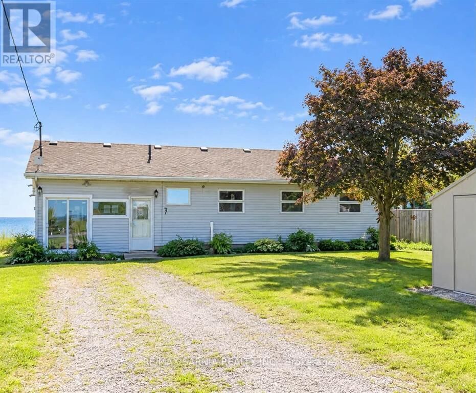 Property Photo:  18200 Erie Shore Drive  ON K0P 1A0 
