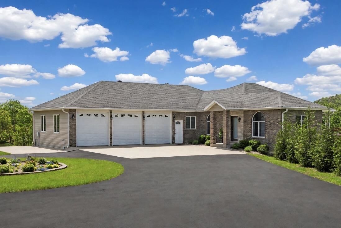 Property Photo:  28385 400th Street  IA 52031 